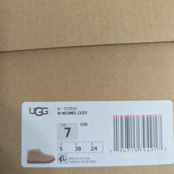 EUC UGG Neumel Cozy - Picture 7 of 7